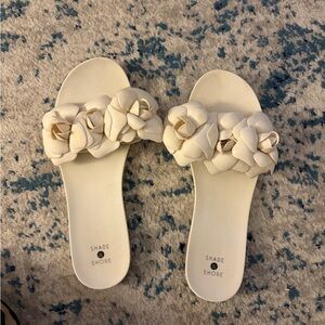 Shade & Shore Women's Cream Floral Sandals